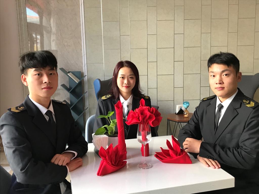 4口布折花.jpg 4口布折花.jpg