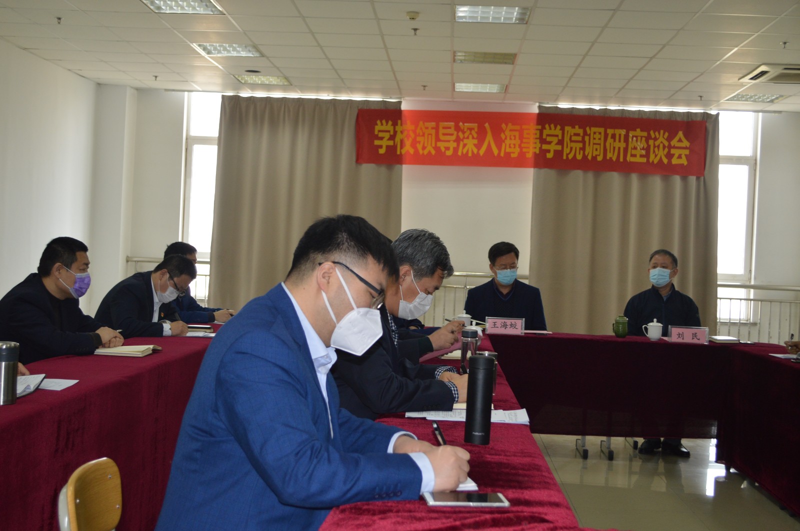 1.学校领导与教师代表深入交流.JPG 1.学校领导与教师代表深入交流.JPG